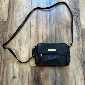 Liz Claiborne Black Purse W/Lots Of Pockets 3 Compartments To Nicely Organize.